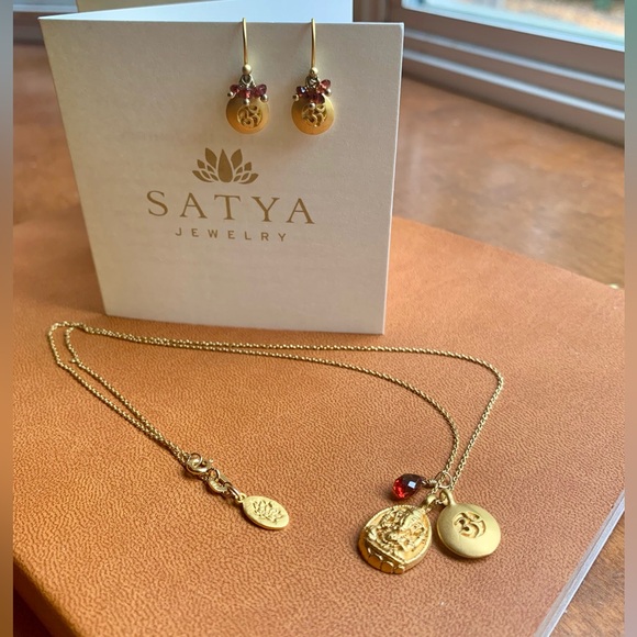 Satya earrings/necklace set, excellent condition: Ganesha, OM, garnet gemstones - Picture 1 of 10